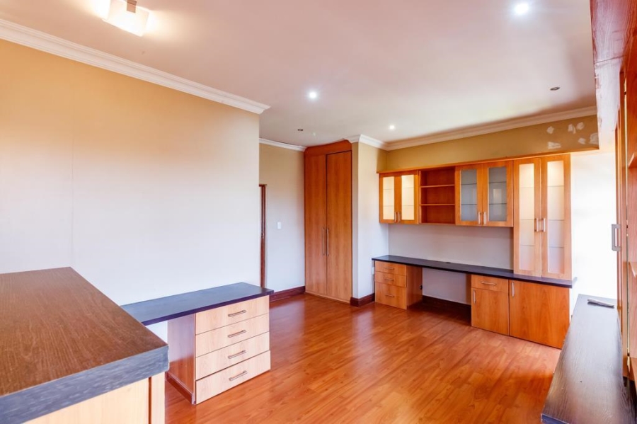 5 Bedroom Property for Sale in Valley View Estate Gauteng