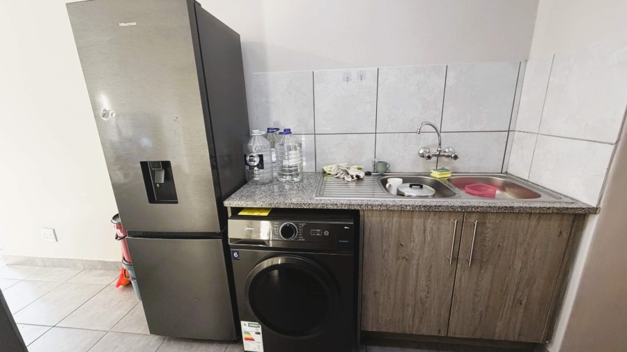 2 Bedroom Property for Sale in Grand Central Gauteng