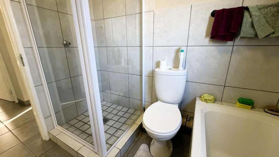 2 Bedroom Property for Sale in Grand Central Gauteng