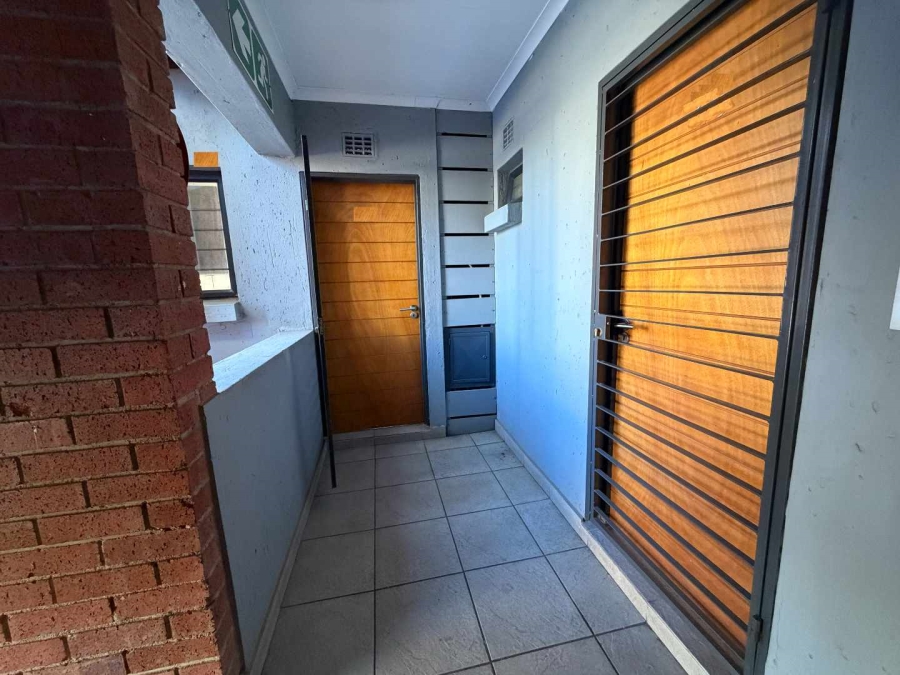 2 Bedroom Property for Sale in Grand Central Gauteng