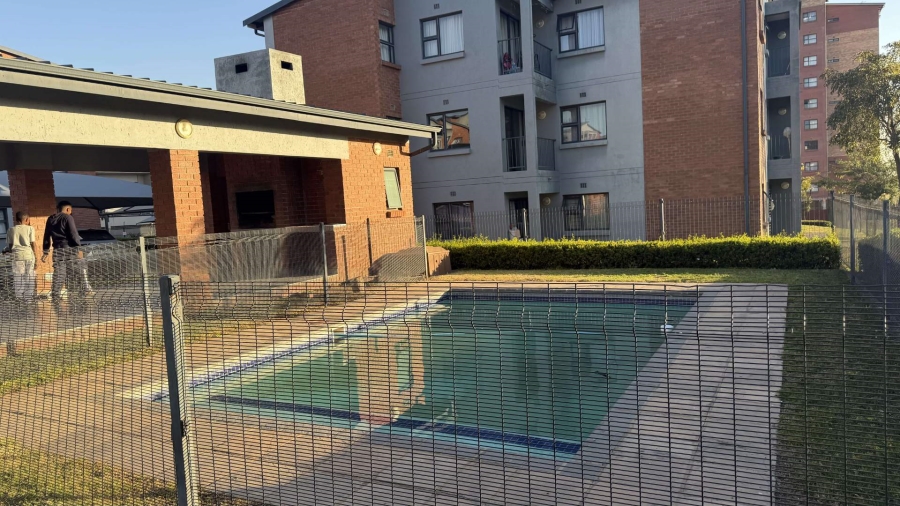 2 Bedroom Property for Sale in Grand Central Gauteng