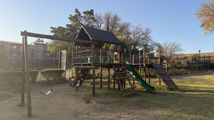 2 Bedroom Property for Sale in Grand Central Gauteng
