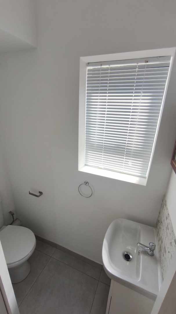 To Let 4 Bedroom Property for Rent in Mondeor Gauteng