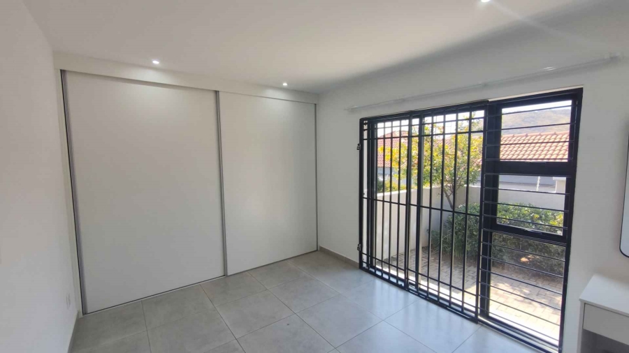 To Let 4 Bedroom Property for Rent in Mondeor Gauteng