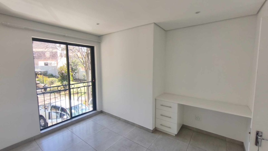 To Let 4 Bedroom Property for Rent in Mondeor Gauteng