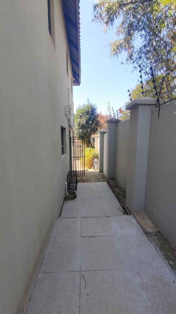 To Let 4 Bedroom Property for Rent in Mondeor Gauteng