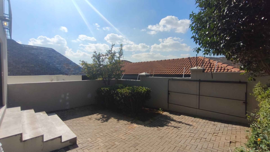 To Let 4 Bedroom Property for Rent in Mondeor Gauteng