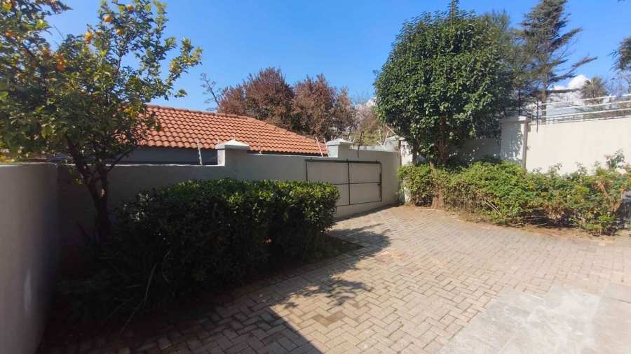 To Let 4 Bedroom Property for Rent in Mondeor Gauteng
