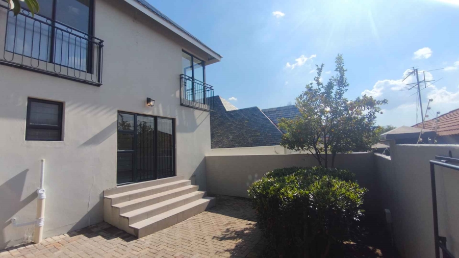 To Let 4 Bedroom Property for Rent in Mondeor Gauteng