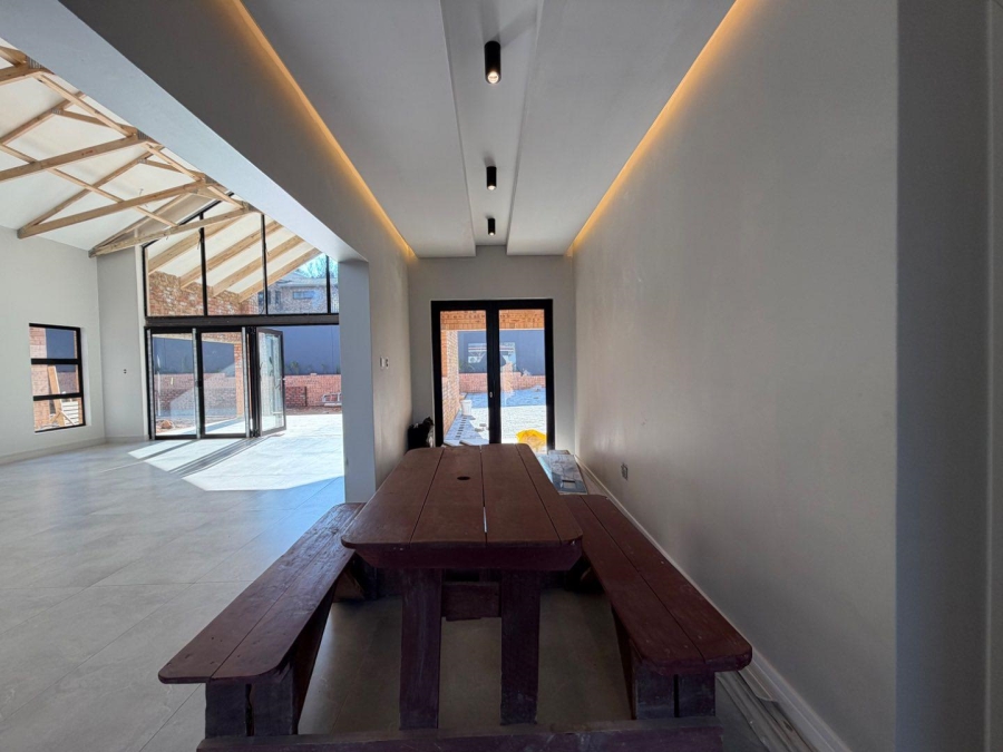 5 Bedroom Property for Sale in Atholl Gauteng