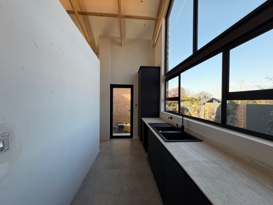 5 Bedroom Property for Sale in Atholl Gauteng