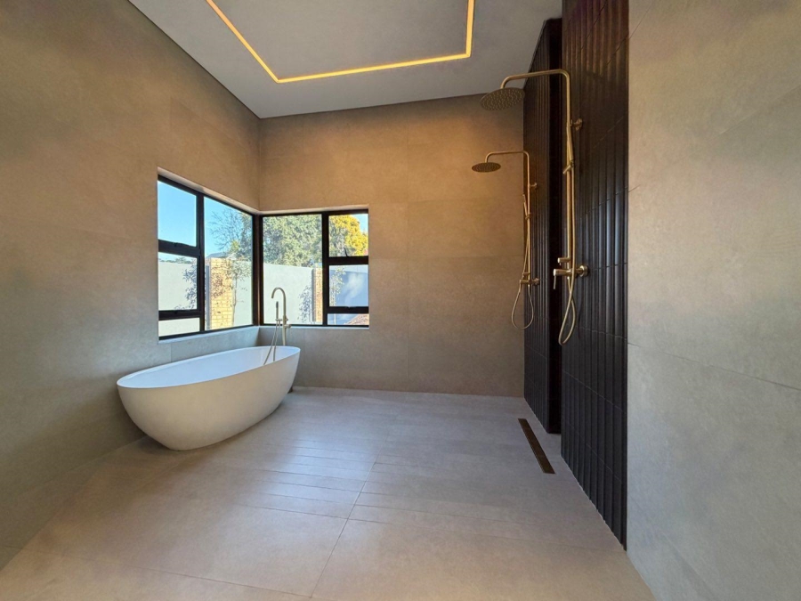 5 Bedroom Property for Sale in Atholl Gauteng