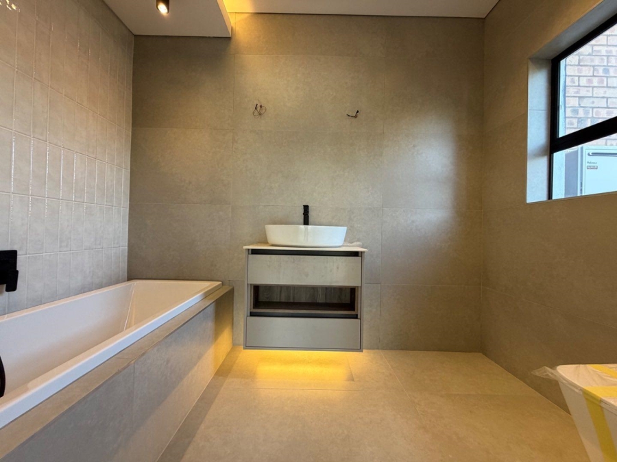 5 Bedroom Property for Sale in Atholl Gauteng