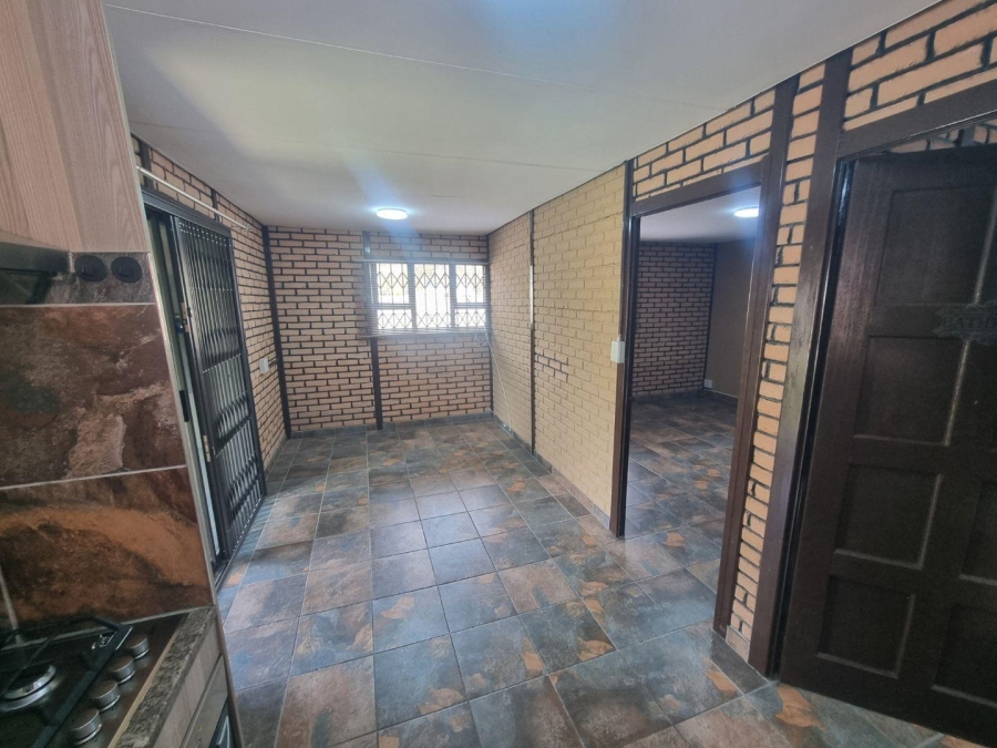 To Let 1 Bedroom Property for Rent in Brackendowns Gauteng
