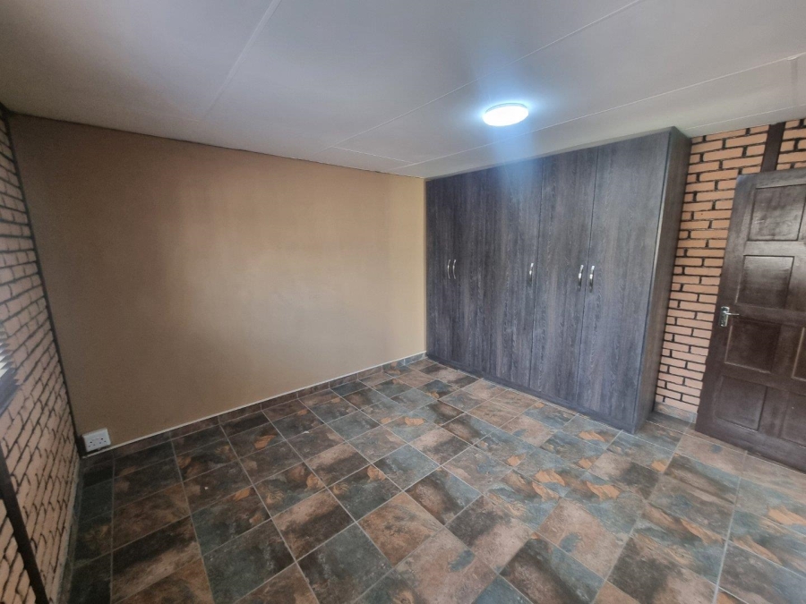 To Let 1 Bedroom Property for Rent in Brackendowns Gauteng