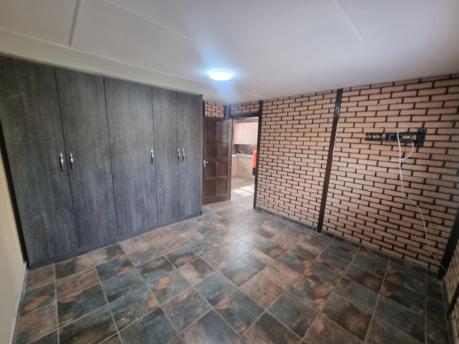 To Let 1 Bedroom Property for Rent in Brackendowns Gauteng