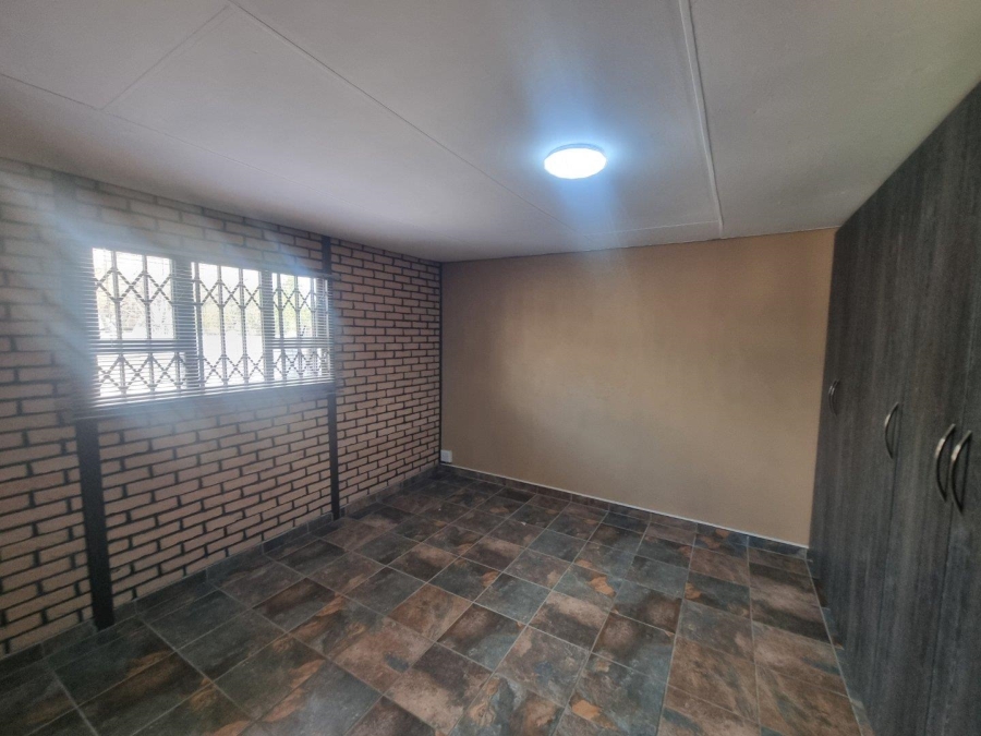 To Let 1 Bedroom Property for Rent in Brackendowns Gauteng