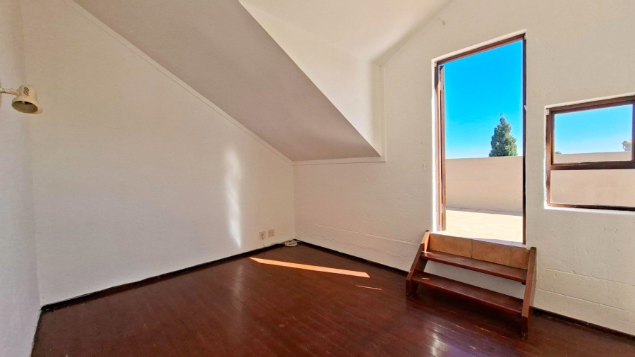 To Let 2 Bedroom Property for Rent in Lonehill Gauteng