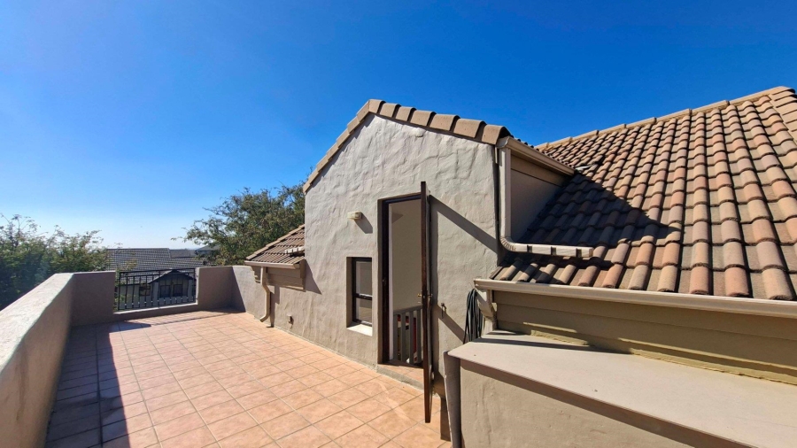 To Let 2 Bedroom Property for Rent in Lonehill Gauteng