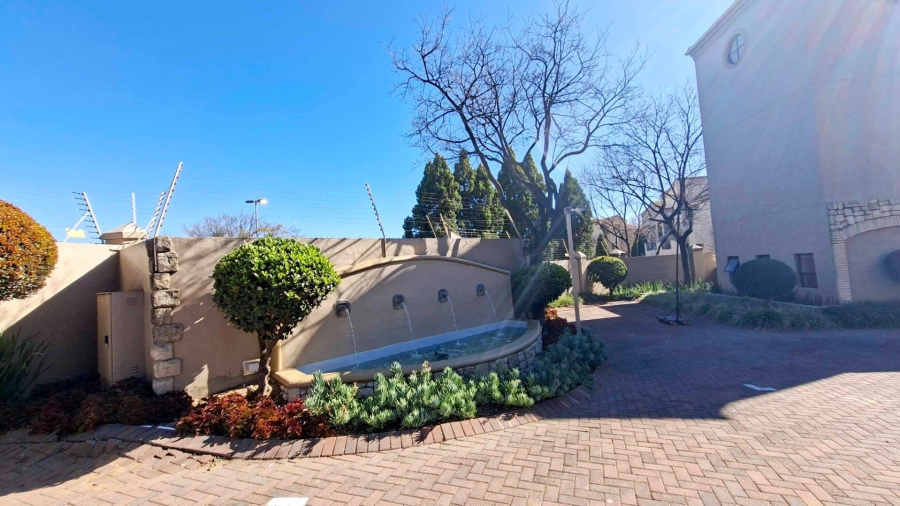 To Let 2 Bedroom Property for Rent in Lonehill Gauteng