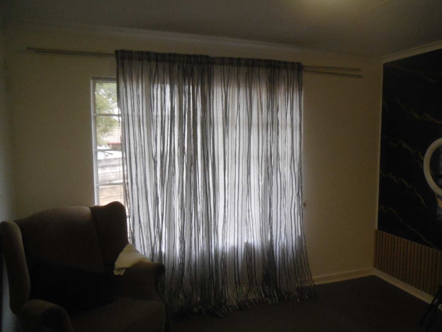 To Let Commercial Property for Rent in Garsfontein Gauteng