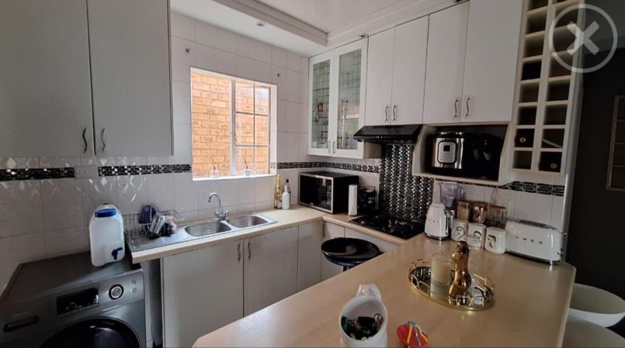 2 Bedroom Property for Sale in Chloorkop Gauteng
