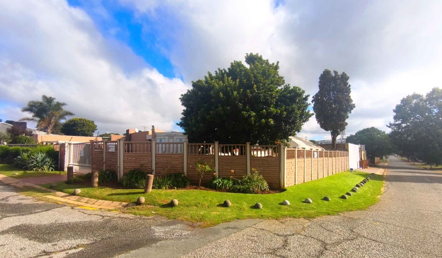 4 Bedroom Property for Sale in Glenanda Gauteng