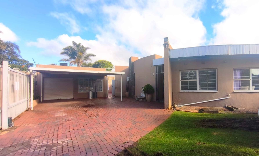 4 Bedroom Property for Sale in Glenanda Gauteng