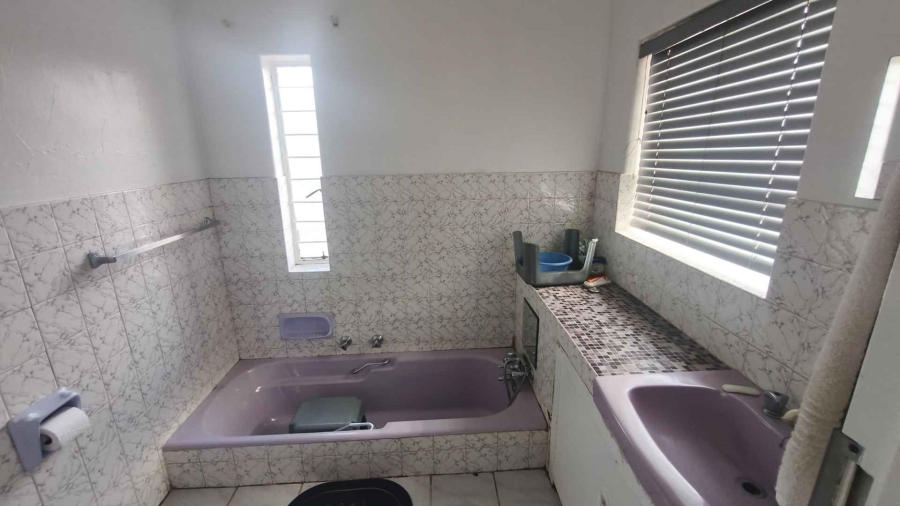 4 Bedroom Property for Sale in Glenanda Gauteng