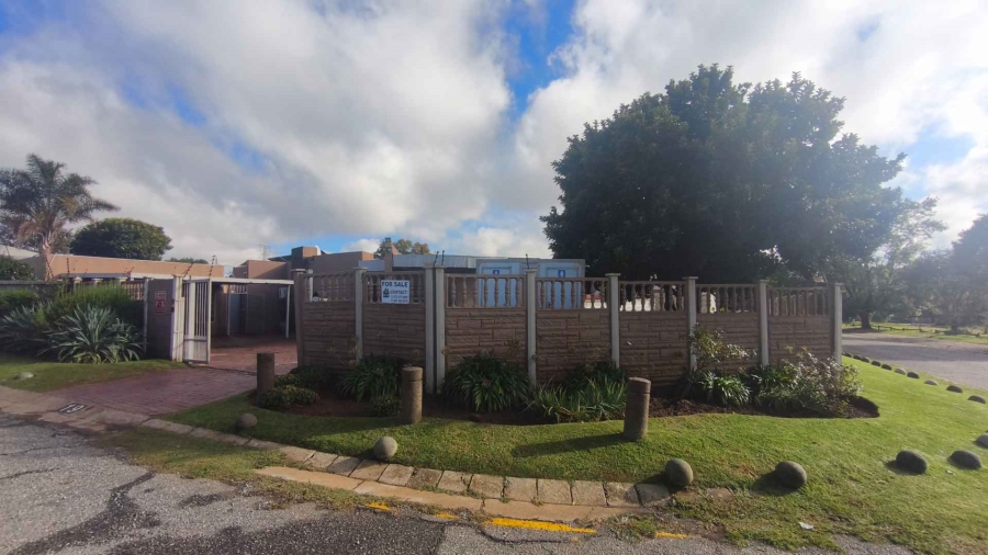4 Bedroom Property for Sale in Glenanda Gauteng
