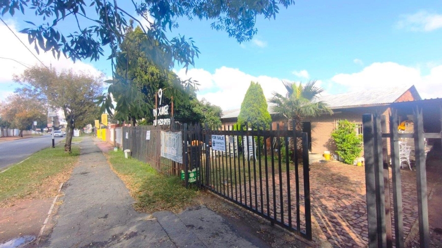 3 Bedroom Property for Sale in Crown Gardens Gauteng