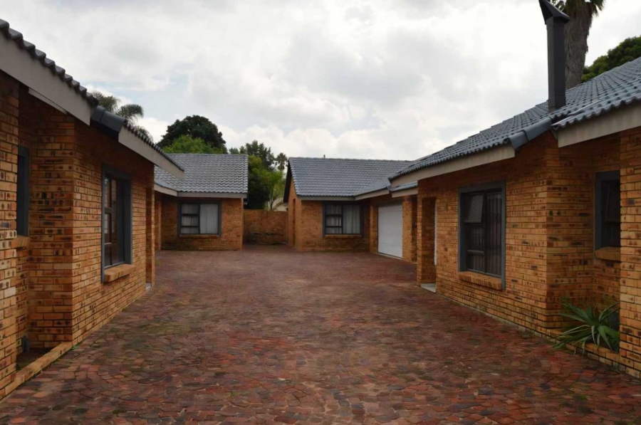 3 Bedroom Property for Sale in Brackenhurst Gauteng