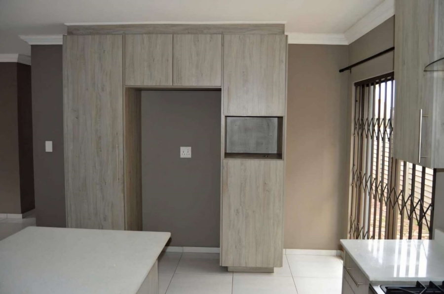 3 Bedroom Property for Sale in Brackenhurst Gauteng