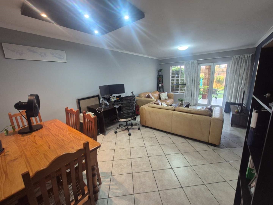 2 Bedroom Property for Sale in The Wilds Gauteng