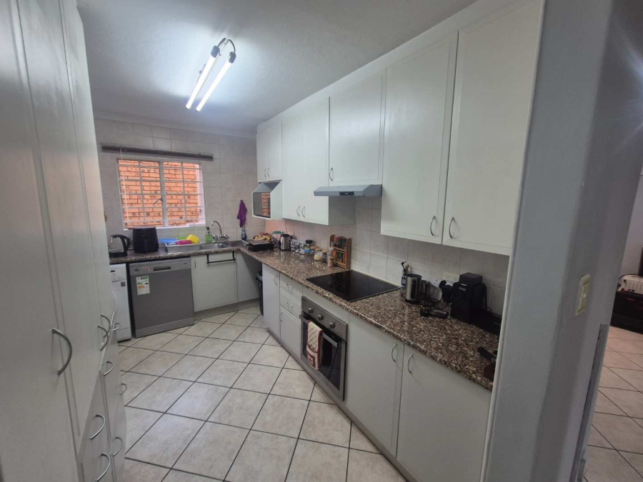 2 Bedroom Property for Sale in The Wilds Gauteng