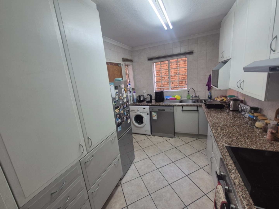 2 Bedroom Property for Sale in The Wilds Gauteng