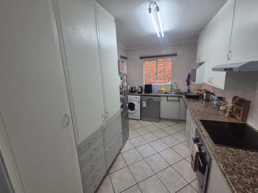 2 Bedroom Property for Sale in The Wilds Gauteng