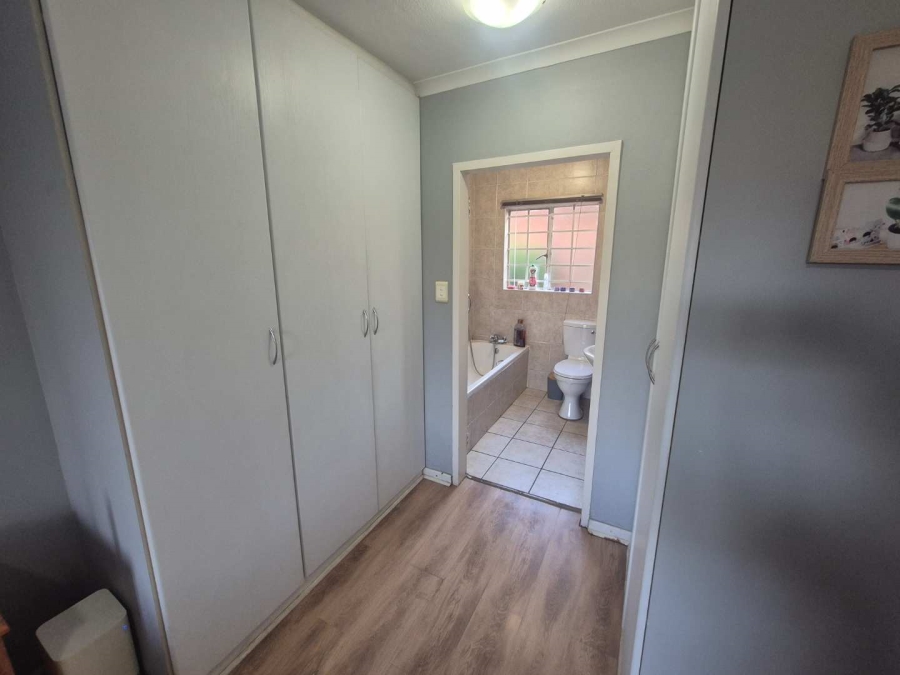 2 Bedroom Property for Sale in The Wilds Gauteng