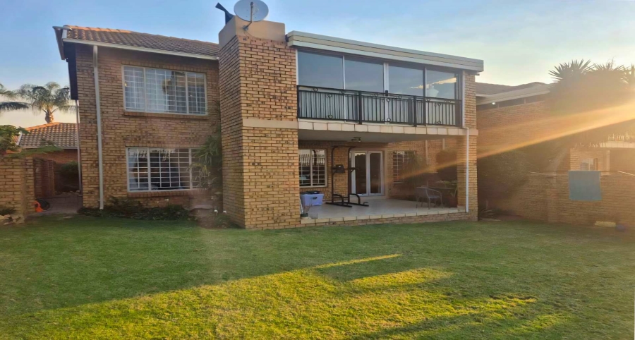 2 Bedroom Property for Sale in The Wilds Gauteng