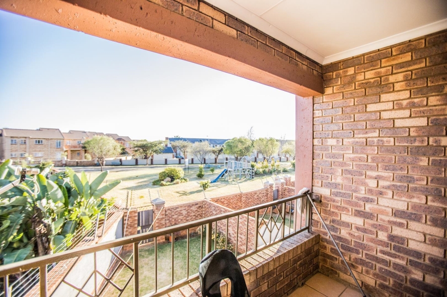 To Let 2 Bedroom Property for Rent in Mooikloof Ridge Gauteng