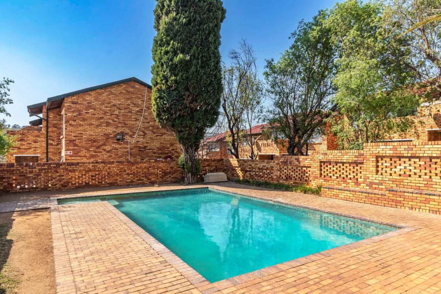2 Bedroom Property for Sale in Buccleuch Gauteng