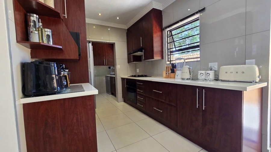 To Let 3 Bedroom Property for Rent in New Redruth Gauteng