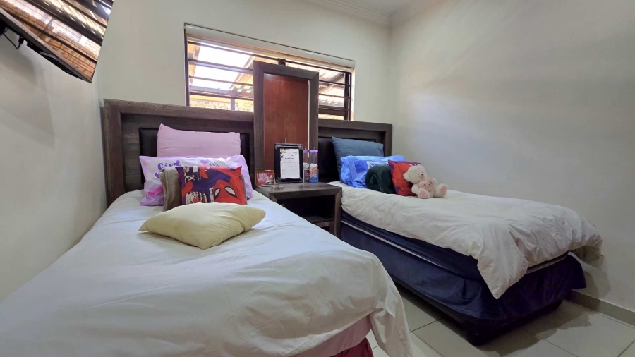 To Let 3 Bedroom Property for Rent in New Redruth Gauteng