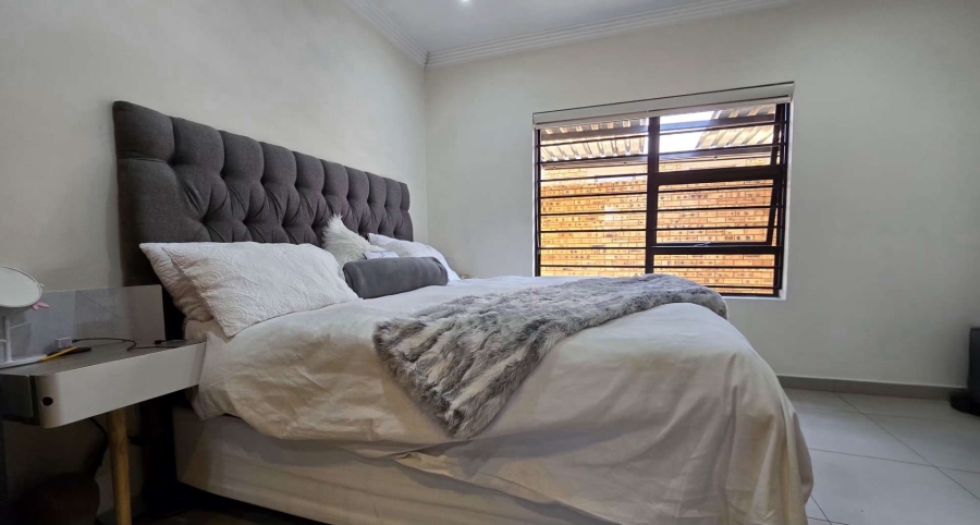 To Let 3 Bedroom Property for Rent in New Redruth Gauteng