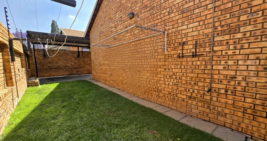 To Let 3 Bedroom Property for Rent in New Redruth Gauteng
