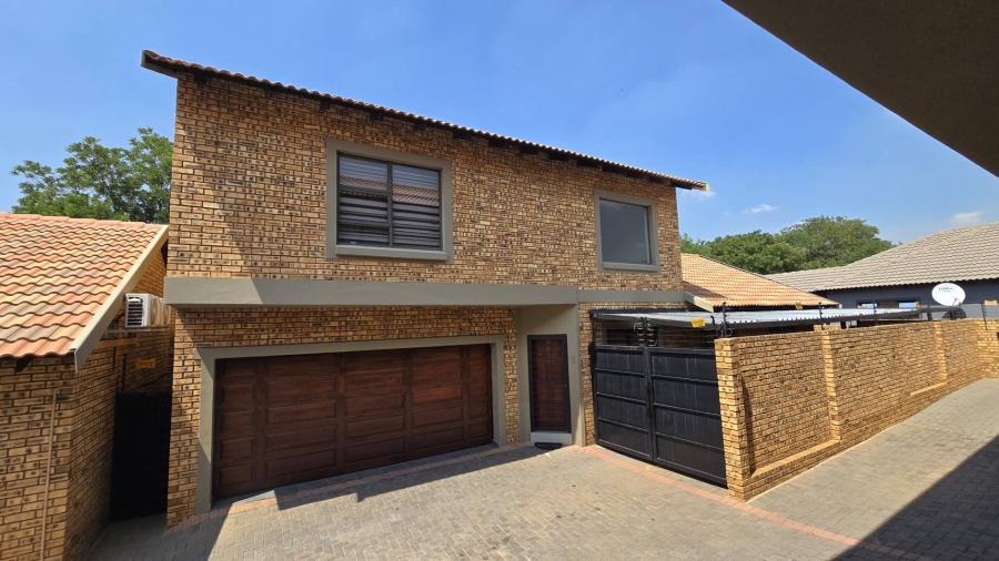 To Let 3 Bedroom Property for Rent in New Redruth Gauteng