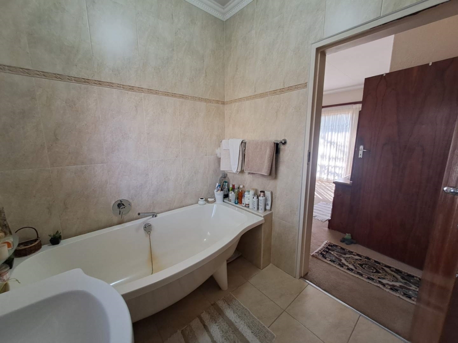 4 Bedroom Property for Sale in Eldoraigne Gauteng