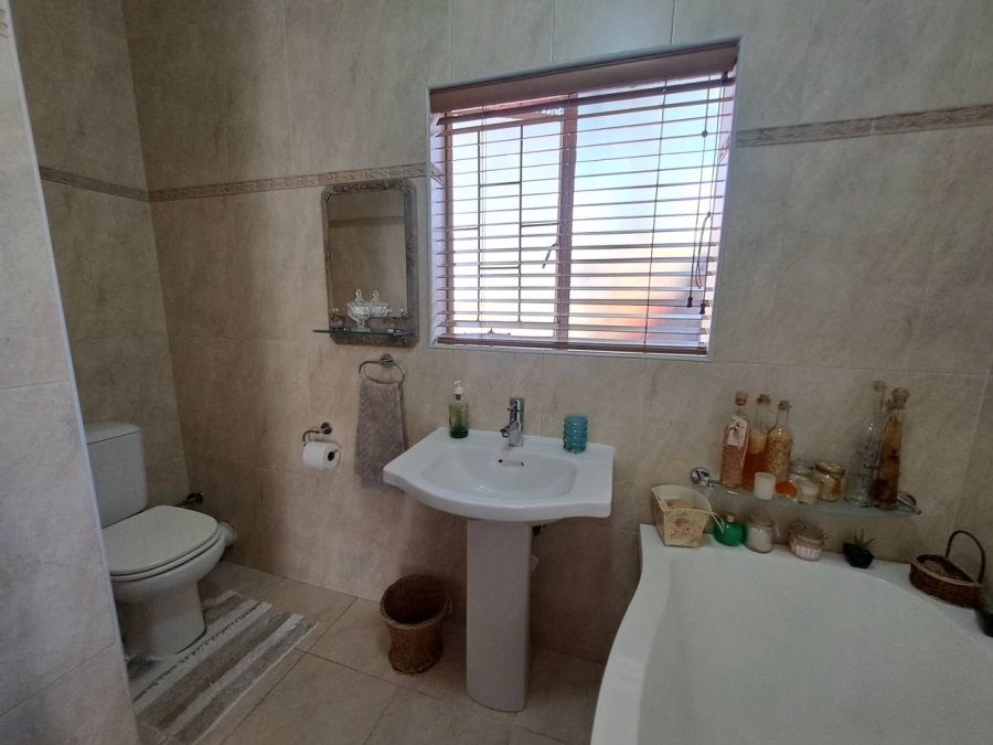 4 Bedroom Property for Sale in Eldoraigne Gauteng
