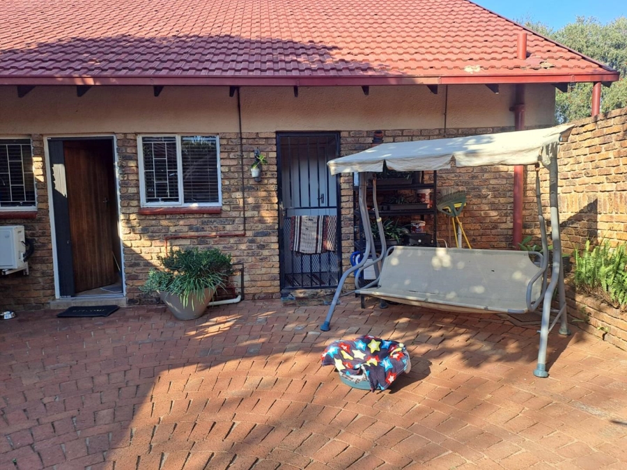 4 Bedroom Property for Sale in Eldoraigne Gauteng