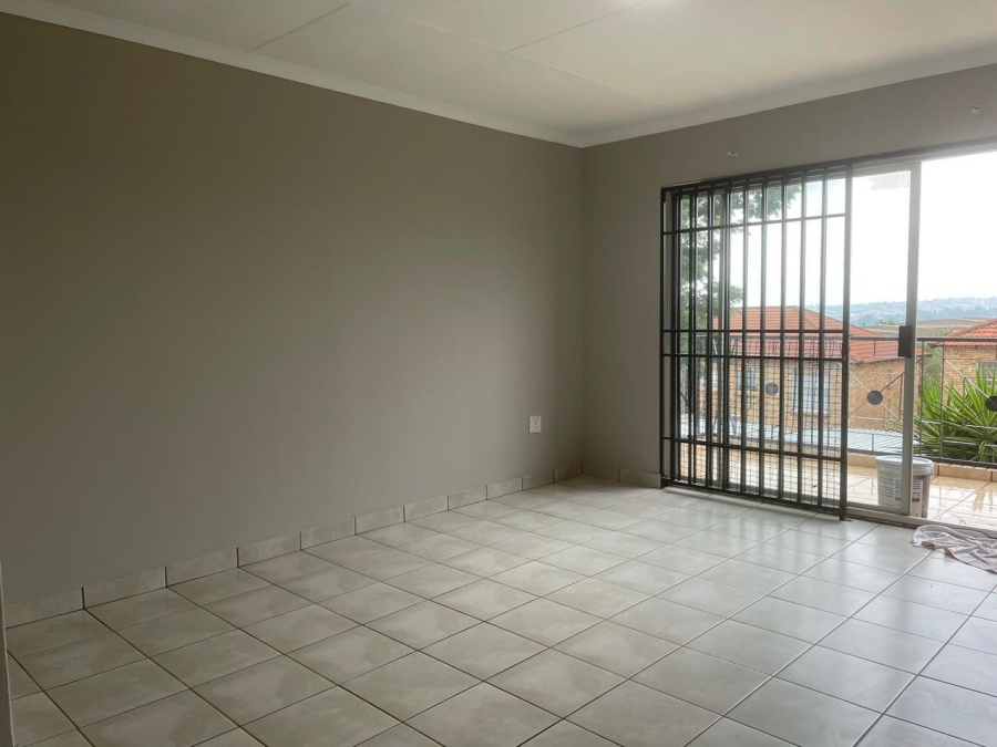 To Let 2 Bedroom Property for Rent in Little Falls Gauteng